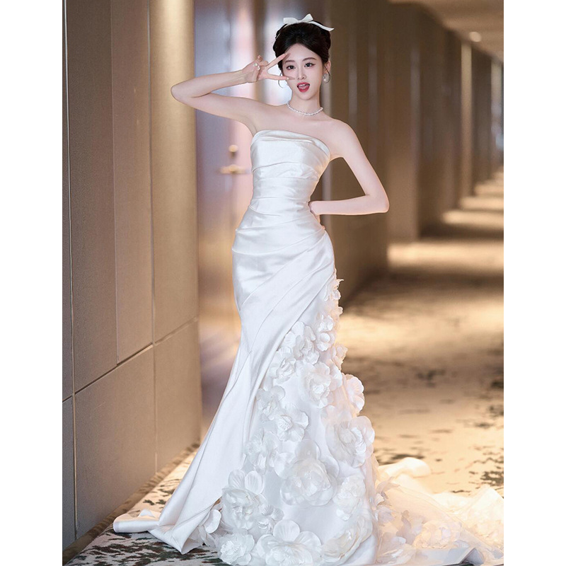 Advanced customization Fashionable design Sweet strapless Flower shape wedding dress