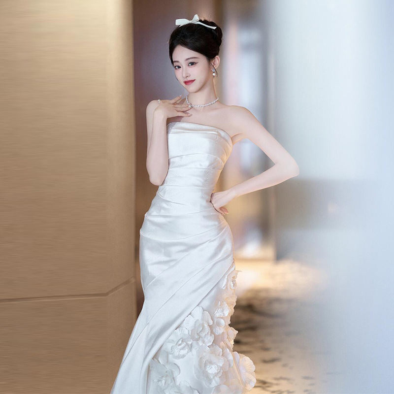 Advanced customization Fashionable design Sweet strapless Flower shape wedding dress