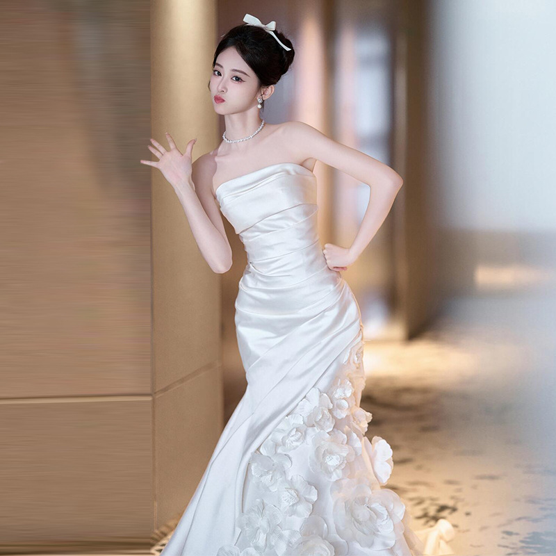 Advanced customization Fashionable design Sweet strapless Flower shape wedding dress