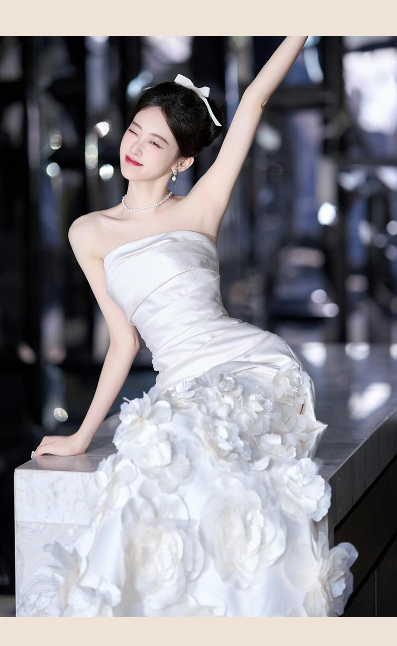 Advanced customization Fashionable design Sweet strapless Flower shape wedding dress