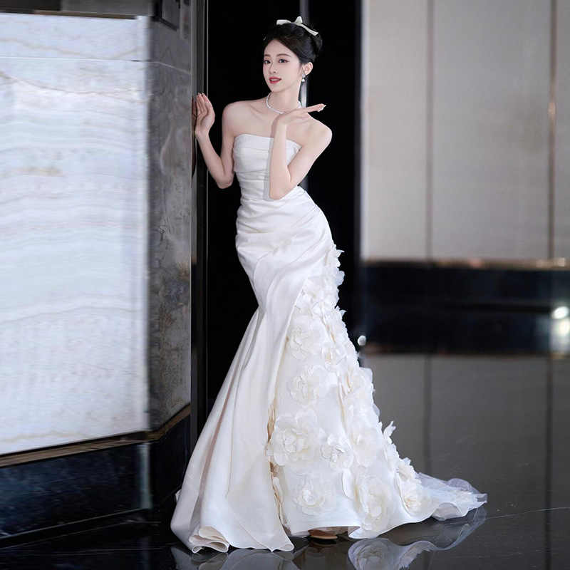 Advanced customization Fashionable design Sweet strapless Flower shape wedding dress